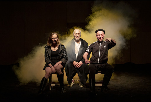 Человек в закрытой комнате